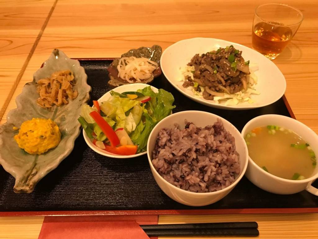 MOGMOG DINING BARO 〜 広島市中心部のサラメシ、決定版！バランスとボリュームで圧倒のランチメニュー（広島市中区）