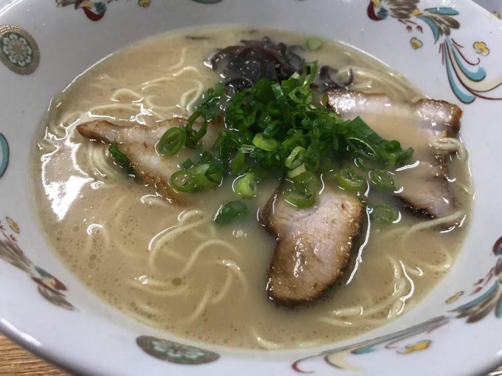 八起 〜 強烈な獣臭とは裏腹に、あっさりとしながらも濃く炊きだされたスープの九州ラーメン（広島市中区）