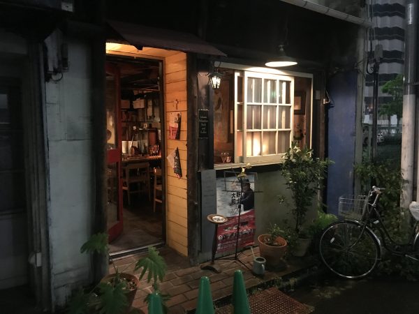 カフェモンク 繁華街の夜に溶け込んだコーヒー専門店の幻想的なひととき 広島市中区 スギぱら