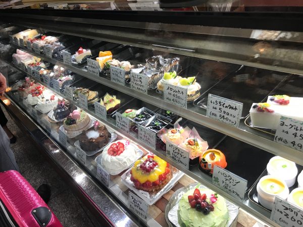 広島カフェ モンシェリー 流川でお得なケーキセットのカフェタイム 深夜営業は持ち帰りもお土産にも使えるお店です 広島市中区 スギぱら