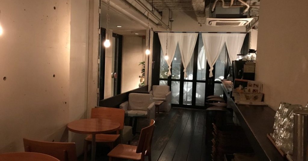 広島カフェ 44 キャラントキャトル 雑居ビル5階の隠れ家カフェ 夜のティータイムをおしゃれに楽しく 広島市中区 スギぱら