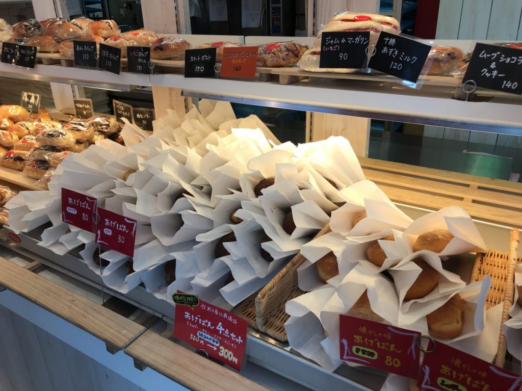 パンの大瀬戸 〜 ずらり40種類を越えるコッペパン専門店！オドロキの具材もたくさんあります（広島市中区）